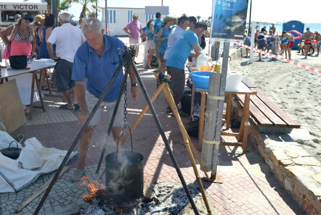 Pescadores de San Pedro muestran la elaboración tradicional del caldero en la campaña PescaSos