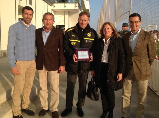 La alcaldesa agradece al Borussia Dormund su visita a San Pedro del Pinatar