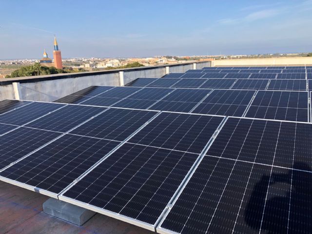 El Ayuntamiento pone en funcionamiento  placas fotovoltaicas para autoconsumo eléctrico en el edificio consistorial
