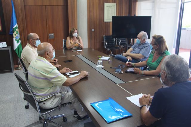 El Ayuntamiento y la Asociación de Vecino de El Mojón abordan los proyectos en marcha para evitar futuras inundaciones