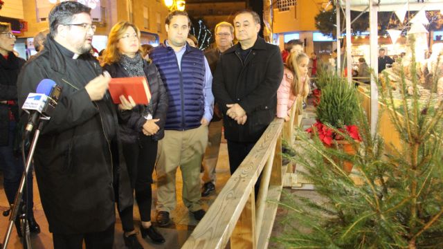 Comienzan los actos navideños en San Pedro del Pinatar con la apertura del Belén y el encendido de las luces
