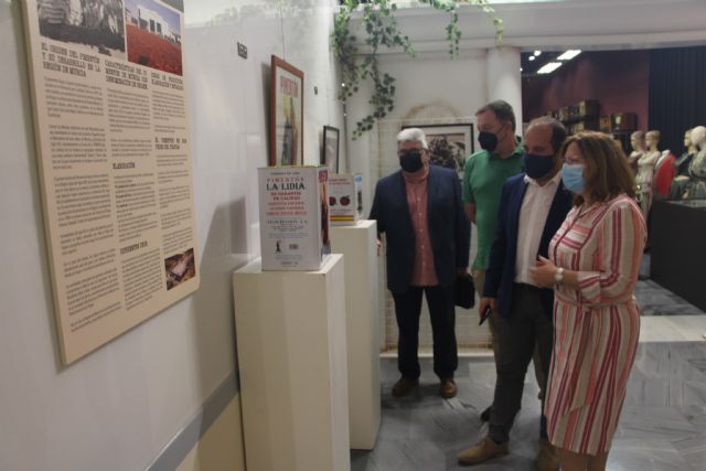 El Museo Barón de Benifayó rememora la tradicional industria del pimentón en una exposición de envases y embalajes antiguos