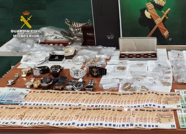 La Guardia Civil desmantela un grupo delictivo dedicado a la falsificación, receptación y blanqueo a través de establecimientos ´compro-oro´