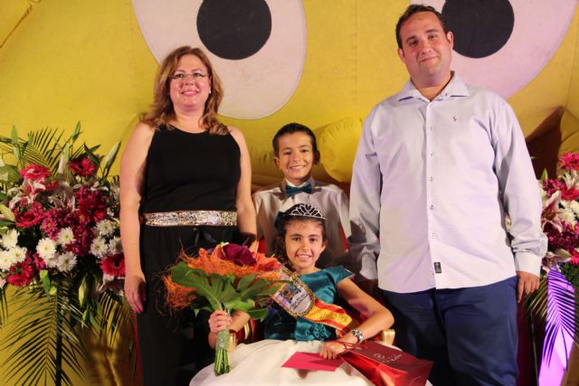 Marina Lozano y  Rufina Peñagaricano, Reinas Infantil y Tercera Edad  de    las  Fiestas de  San Pedro del Pinatar