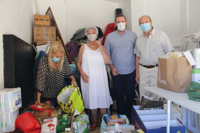 Los vecinos de El Mojón inician una campaña solidaria de recogida de alimentos destinados a Cáritas
