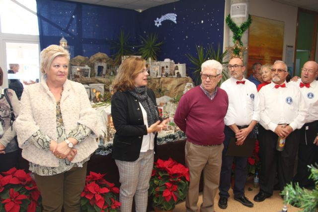 Los mayores pinatarenses celebran la llegada de la Navidad con los belenes en los hogares del pensionista