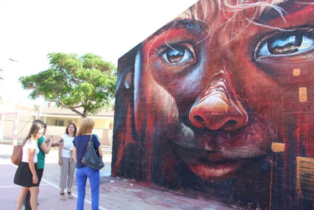 Grandes murales decoran el colegio Los Antolinos gracias a la iniciativa #PintaUnColeNuevo