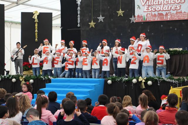 Los escolares pinatarenses cantan a la Navidad en el V Encuentro de Villancicos escolares