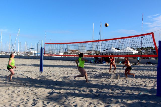 Más de 80 jugadores compiten en el III Villananitos Beach Voley