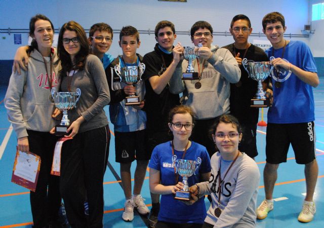 Éxito de los jóvenes deportistas pinatarenses en la Final Regional de Bádminton de Deporte Escolar