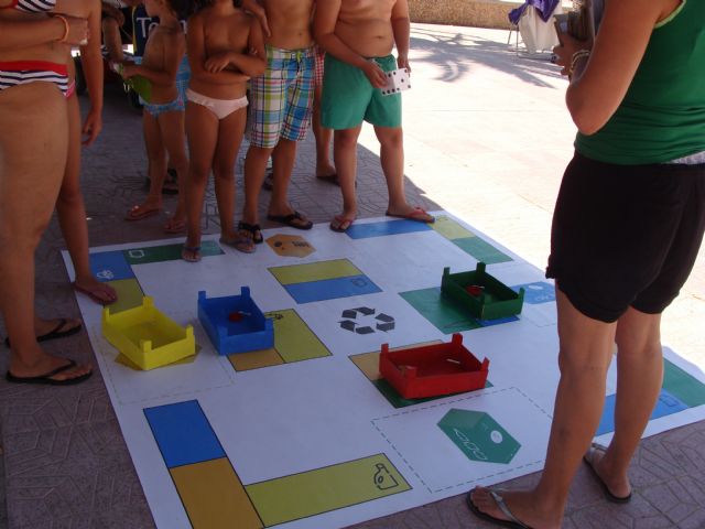 Medio Ambiente programa actividades informativas y juegos en la playa, para fomentar el reciclaje