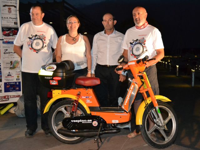 Arranca en San Pedro del Pinatar la II Vuelta a España en vespino que recorrerá 8.000 kilómetros