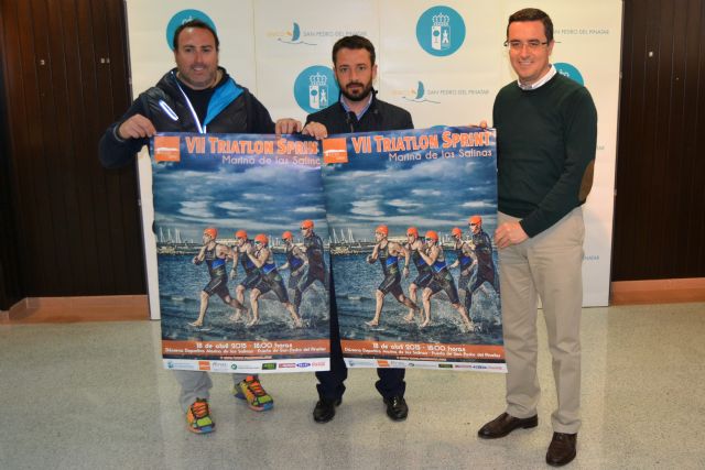 Marina de Las Salinas alberga la séptima edición del Triatlón Sprint del municipio