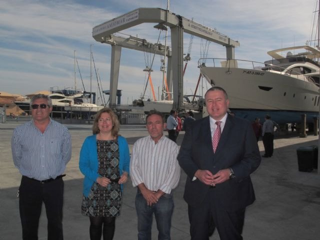 Bernabé visita el nuevo varadero de San Pedro del Pinatar y destaca la aportación que supone para las instalaciones portuarias