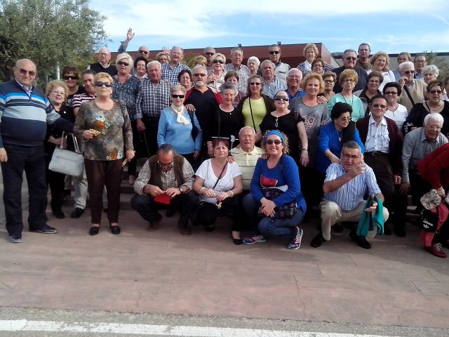 Los mayores de los hogares de San Pedro y Lo Pagán visitan el Valle de Ricote