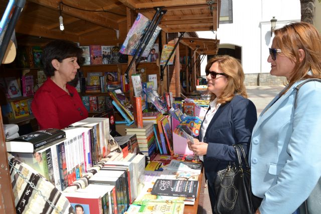 Actividades infantiles y una amplía oferta editorial en la Feria del Libro de San Pedro del Pinatar