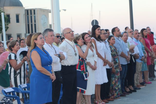 Cientos de personas en la misa en honor al Cristo del Mar Menor