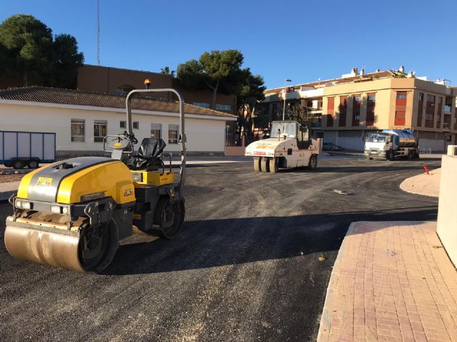 El Ayuntamiento destina 40.000 euros al asfaltado de calles del centro urbano, barrios y caminos rurales