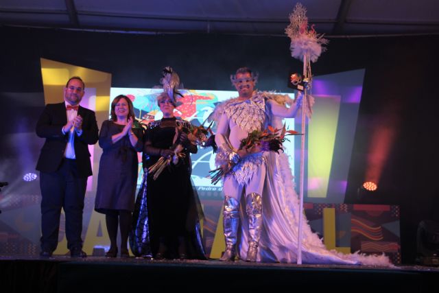 Estrellas Glamurosas encarnan se alzan con la Máscara del Carnaval y encarnan a Don Carnal y Doña Cuaresma
