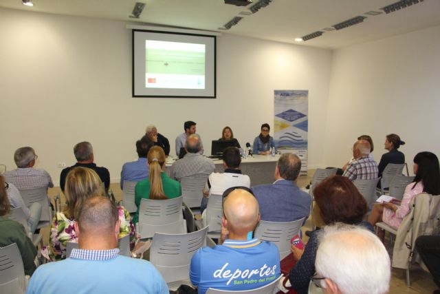 Una mesa de trabajo aborda el estado del Mar Menor y nuevas iniciativas de turismo sostenible