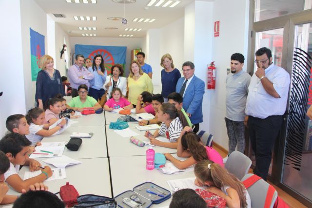 La Comunidad financia con 22.000 euros el apoyo escolar a la población gitana de San Pedro del Pinatar