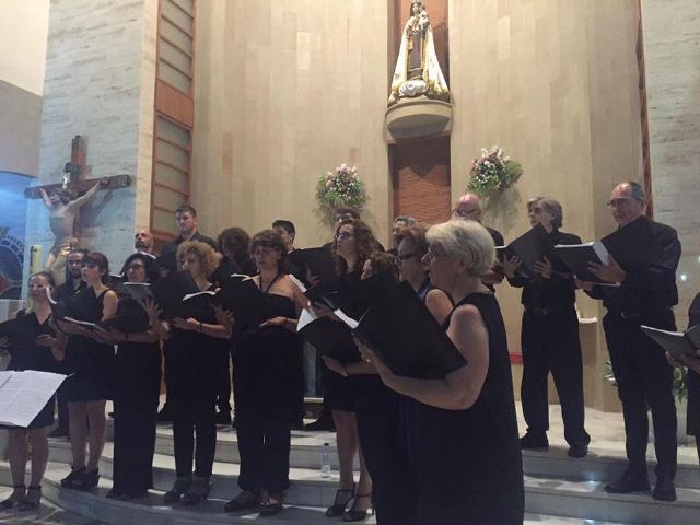 La Coral Patnia ofrece un concierto en la iglesia Nuestra Señora del Carmen