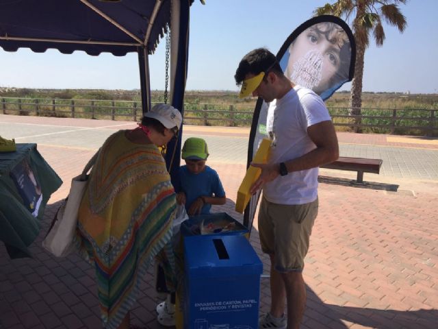 San Pedro del Pinatar acoge la campaña ambiental  'Recicla y respira en nuestras playas'