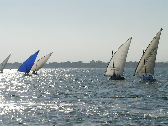 Barcos Vela Latina navegando