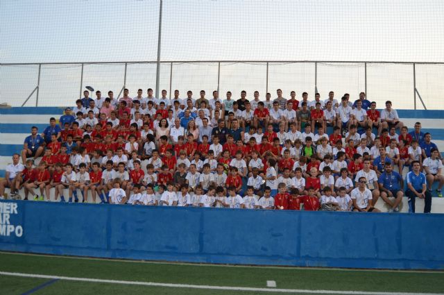 La Escuela de Fútbol Base Pinatar celebra la clausura de la temporada 2013-2014