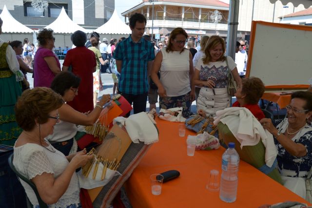 Juegos infantiles, vehículos antiguos y oficios locales en la I Feria de Tradiciones de San Pedro del Pinatar
