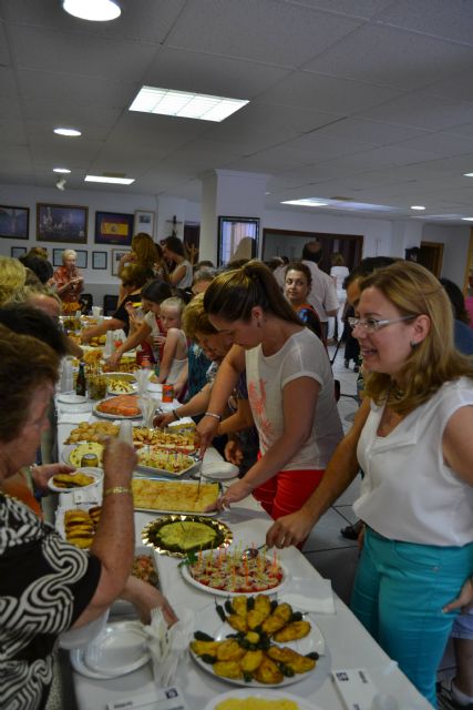 Las Amas de Casa comparten platos caseros en el encuentro gastronómico de las Fiestas Patronales