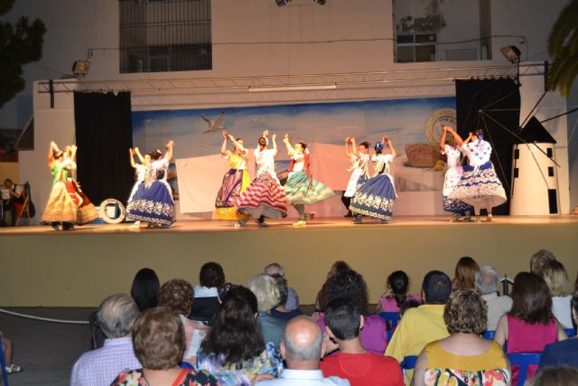 La peña El Caldero abre el IX Festival de Folclore con el montaje 'Mi abuelo fue pescador'