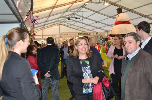 Arranca la III Feria de Navidad con descuentos y novedades en más de 40 comercios