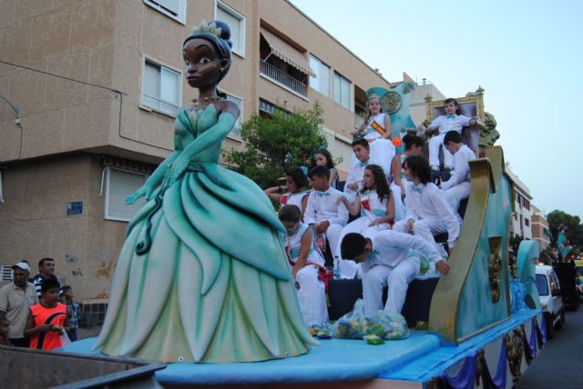 El desfile de Carrozas pone fin a las Fiestas Patronales