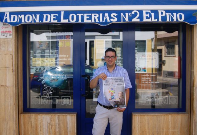 La administración de lotería 'El Pino' lanza el primer décimo de Navidad con realidad aumentada
