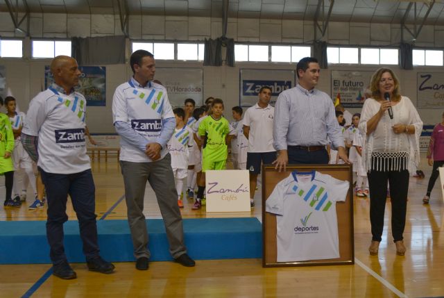 El CFS Pinatar celebra su décimo aniversario con equipación renovada y nueve equipos en competición