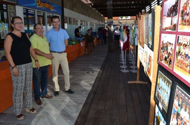 La IV Feria de Coleccionismo del Mar Menor congrega a más de una veintena de expositores
