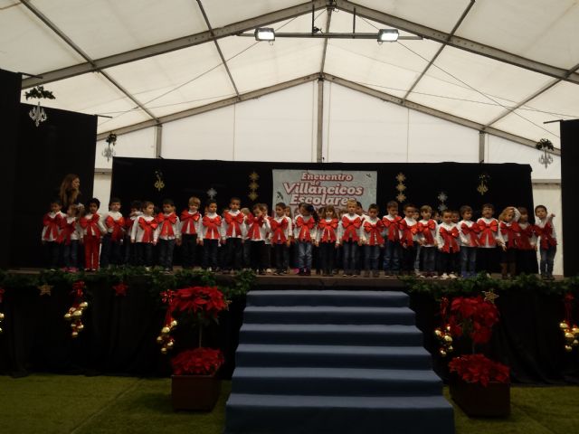 Los escolares pinatarenses cantan a la Navidad en el IV Encuentro de Villancicos escolares