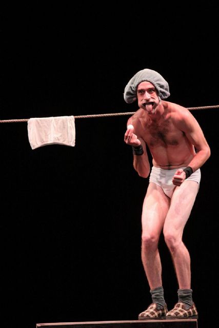 'Sal de Calle' comienza con acrobacias y humor