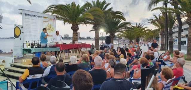 Lo martes han sido de música, gastronomía y actividades físicas  'A orillas del Mar Menor'