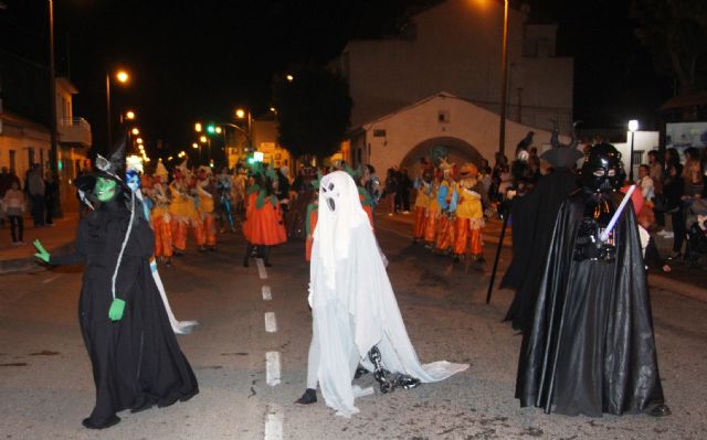 Personajes fantásticos invaden las calles de San Pedro del Pinatar para celebrar Halloween