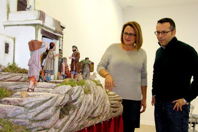 El Centro de Iniciativas Turísticas expone dos escenas belenistas del pinatarense Miguel Torres