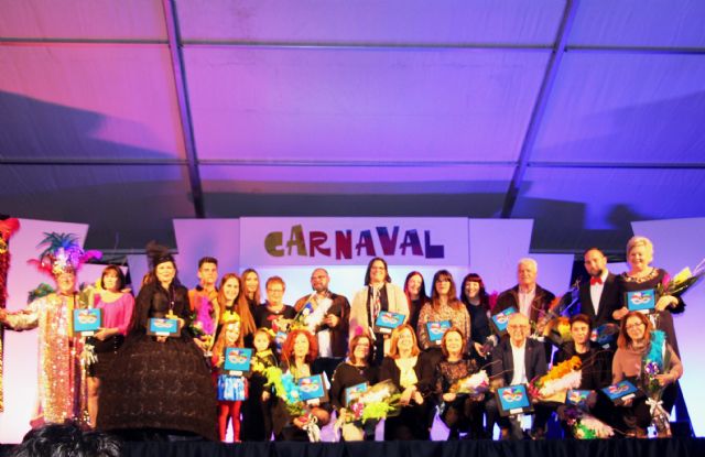 La gala Bienvenida al Carnaval homenajea a las 'Máscaras del Carnaval' de los últimos 20 años