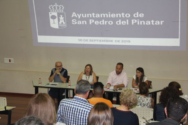 La alcaldesa expone a comerciantes locales medidas para de apoyo y dinamización del sector