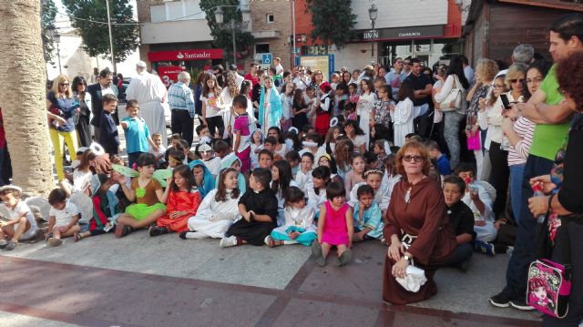 Más de un centenar de niños participan en la Fiesta de Todos los Santos organizada por la parroquia