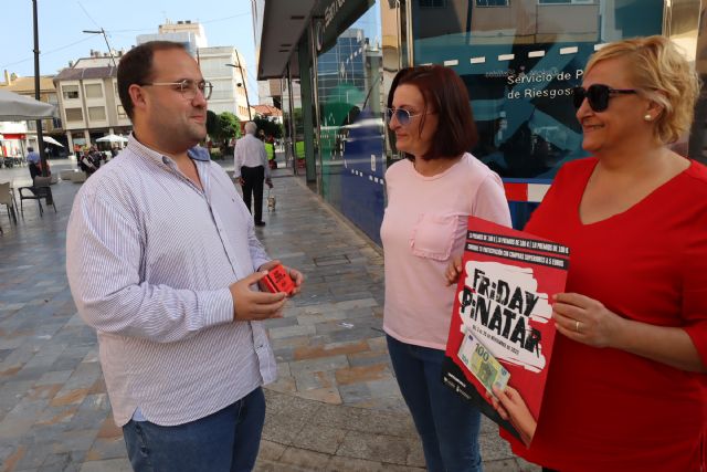 Los comercios pinatarenses darán 10 premios de 100 euros en la campaña “Friday Pinatar”