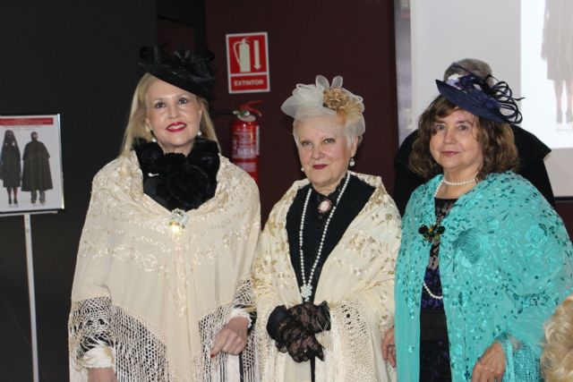 Noche de capa española, mantilla y mantón de Manila en San Pedro del Pinatar