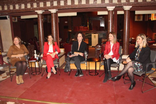 Visitación Martínez participa en la mesa redonda 'El nuevo rostro del poder local' con motivo del 8 de Marzo