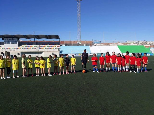 Más de 600 escolares disputan las finales escolares de mate, voley playa y fútbol8 en San Pedro del Pinatar