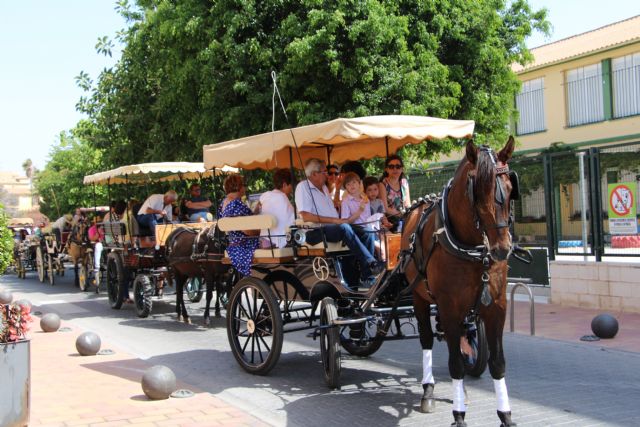 El XIII Encuentro de Carruajes 'Villa de San Pedro' llena las calles de calesas